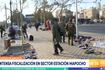 “Nos están tirando unas botellas...”: operativo de Carabineros en el sector de Puente Recoleta genera agresión de ambulantes a periodistas