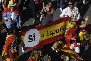 Con manifestación en Barcelona la "mayoría silenciosa" rechaza la independencia de Cataluña