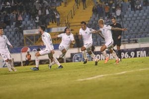 VIDEO. "San" Agustín Herrera clasifica a Comunicaciones a semifinales