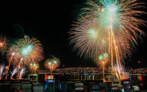 Tensión por Año Nuevo: instalaron balsas para fuegos artificiales pero amenazas de portuarios sigue en pie