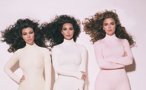 Kim Kardashian y sus hermanas le dicen adiós a su cabello para su nueva campaña de perfumes