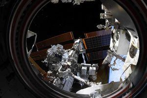 Mais dois astronautas da NASA fazem importante caminhada espacial