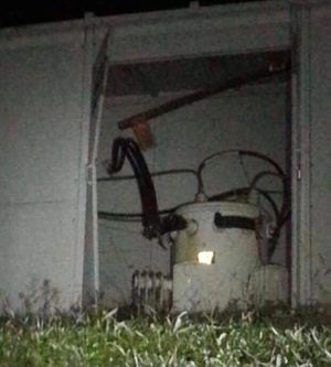Edificios Públicos energiza escuela vandalizada por delincuentes en Morovis