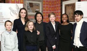Angelina Jolie confiesa cómo habla con Pax, Maddox y Zahara sobre la adopción