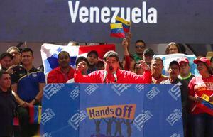 Maduro denuncia que "ya hay dos muertos" por ingerir comida proveniente de ayuda humanitaria