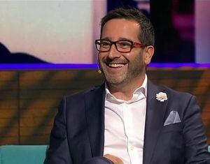"Eso no se dice": Eduardo Fuentes molesto por desubicada usuaria que le dijo que le "falta otro hijo"