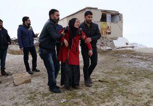 Devastación en Irán y Turquía tras sismo de 5,7