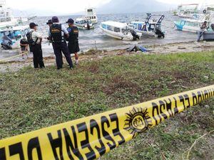 Cadáver de una mujer que habría sido violada aparece flotando en lago de Atitlán