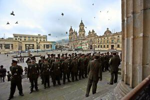 Las palomas de la Plaza de Bolívar "se han vuelto una plaga": Peñalosa
