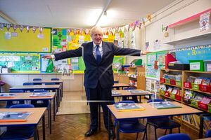 El ruego del primer ministro británico: dejen a sus hijos volver a estudiar y ver a sus amigos en el colegio