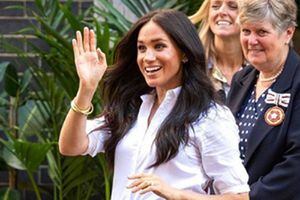 Meghan Markle tiene la mini falda floreada perfecta para la temporada