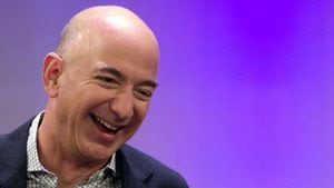 Jeff Bezos se despide Amazon pidiendo que traten mejor a sus empleados