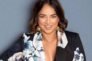 Adamari Lopez lució como una barbie en su cumpleaños con un jumpsuit strapless rosa pálido