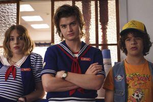 Así disfrutó el elenco de "Stranger Things" el eclipse total de Sol en Chile