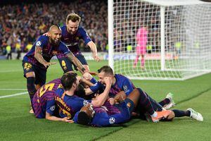 ¿Arturo Vidal es uno de ellos? "¡Sobran tres jugadores en el centro del campo del Barça!"