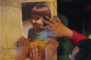 Fátima: violinista tocó emotiva melodía durante el funeral de la niña de siete años