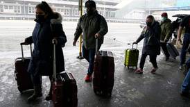 Tormenta invernal obliga a cancelar al menos 1.000 vuelos y no deja de azotar al país