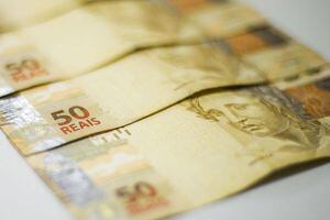 Medida que aumenta salário mínimo para R$ 1.045 é publicada