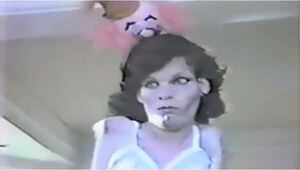 Video: Fallece Sandie Crisp, famosa por el video Obedece a la Morsa en Youtube