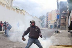 Protestas en Ecuador: Enfrentamientos en los exteriores de la Asamblea Nacional