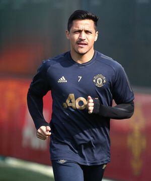 El "nuevo" Alexis volvió a los entrenamientos con Manchester United y Solksjaer apura su inminente retorno