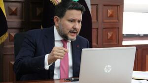 Ministro Martínez dice que el error del Gobierno fue ocultar la información de los vacunados