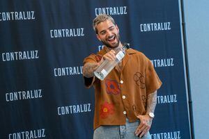 Nuevo mezcal de Maluma: Conoce el costo de la botella Contraluz