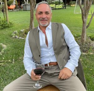 Luis Jara niega ser hombre en fotografía de escort y asegura que el tema lo está analizando con sus abogados