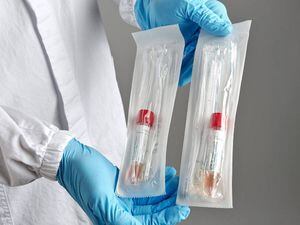 Empresa en Las Condes vendía falsos PCR negativos a $60.000: Gobierno se querellará