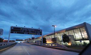 Hacienda habilita colecturía en el aeropuerto para cobrar los $300 a pasajeros