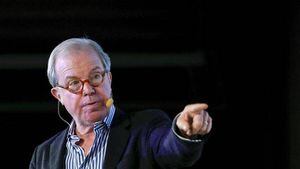 Nicholas Negroponte, fundador del MIT Media Labs, dice que Estados Unidos no debe prohibir a Huawei