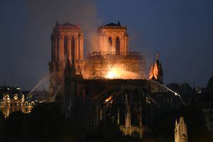 Guatemala lamenta “terrible” incendio en Catedral de Notre Dame