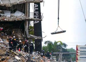 Se eleva a 16 el número de muertos tras colapso de edificio en Miami