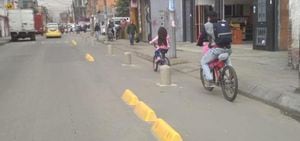 FOTOS: atravesaron bolardos en una cicloruta de la capital