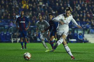 Real Madrid a punta de dos penales venció con lo justo al Levante