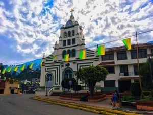 Primer cantón del Azuay en pasar a semáforo verde desde este 24 de junio