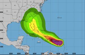 Potencial ciclón mantiene su paso y vientos de 45 millas por hora