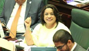 María Milagros Charbonier dice no puede pedirle la renuncia a Rosselló