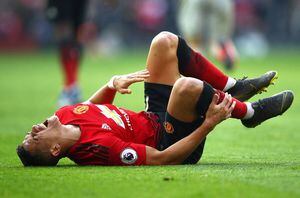 No puede ser: Alexis Sánchez no jugaba bien y se lesionó en triunfo del United ante Southampton