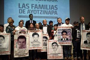 López Obrador lanzará comisión para investigar caso Ayotzinapa