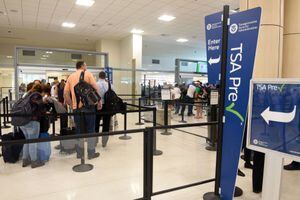 Anuncian plazas de trabajo para el aeropuerto