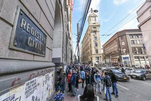 A un sólo paso de que padres puedan decidir orden de apellidos: Senado aprueba proyecto y pasa a la Cámara