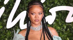 Rihanna se convierte en la mejor vestida de los Fashion Awards con este mini vestido menta