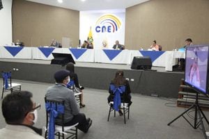 CNE: Suman 16 binomios presidenciales para elecciones en Ecuador con la calificación de Arauz-Rabascall