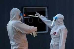 Grecia detecta primeros cuatro casos de la variante británica de covid-19