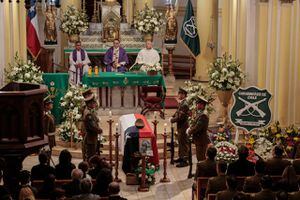 Presidente Piñera por misa de carabinero fallecido en servicio: "Entregó su vida por proteger las nuestras"