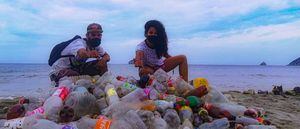 Juan Carlos y Tainy: La pareja de venezolanos que se ha dedicado a limpiar un río en Colombia