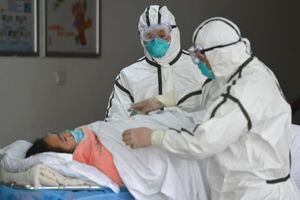 Muertes en Wuhan por coronavirus fueron 50% más de lo informado