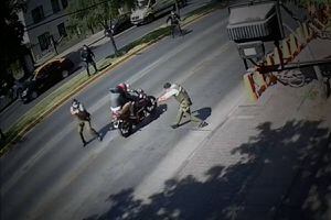Y no fue balacera en Providencia: carabinero disparó a su compañero y guardia municipal lo atropelló con motocicleta