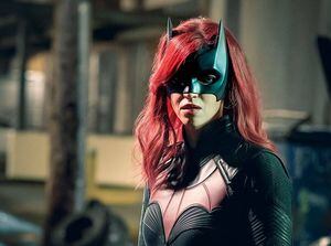 5 datos de Batwoman, la versión femenina de Batman en una nueva serie
